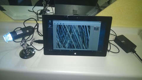 Mikroskop mit Tablet
